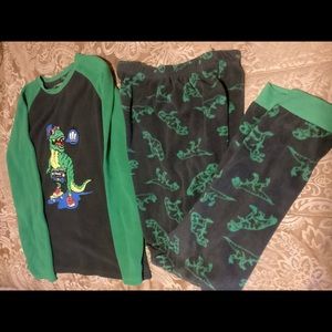 PRIMARK GREEN & BLACK PAJAMAS SZ 11/12.$8.
